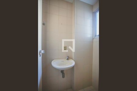 Apartamento para alugar com 65m², 2 quartos e 1 vaga Apartamento para alugar com 65m², 2 quartos e 1 vagaBanheiro de Serviço