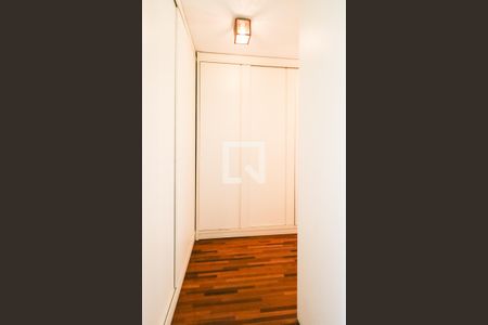 Closet da suíte de casa para alugar com 4 quartos, 450m² em Santa Maria, São Caetano do Sul