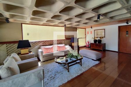 Apartamento à venda com 208m², 4 quartos e 2 vagasHall social