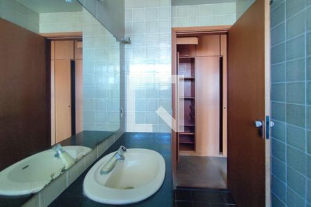 Apartamento à venda com 208m², 4 quartos e 2 vagasBanheiro Suíte 2