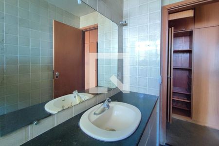 Apartamento à venda com 208m², 4 quartos e 2 vagasBanheiro Suíte 2