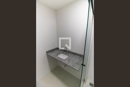 Banheiro de kitnet/studio para alugar com 1 quarto, 40m² em Ingá, Niterói