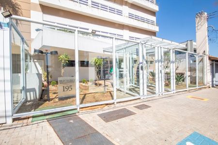 Apartamento para alugar com 74m², 2 quartos e 3 vagasFachada