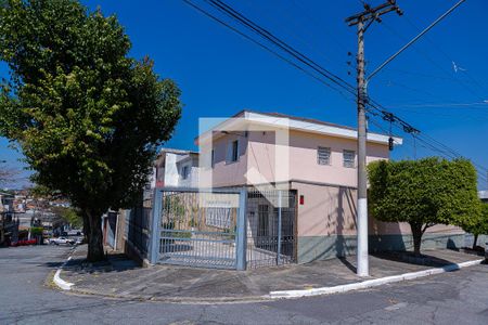 Casa à venda com 208m², 3 quartos e sem vaga Casa à venda com 208m², 3 quartos e sem vagaFachada