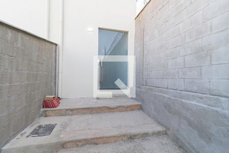 Casa à venda com 70m², 2 quartos e 2 vagas Casa à venda com 70m², 2 quartos e 2 vagasEntrada