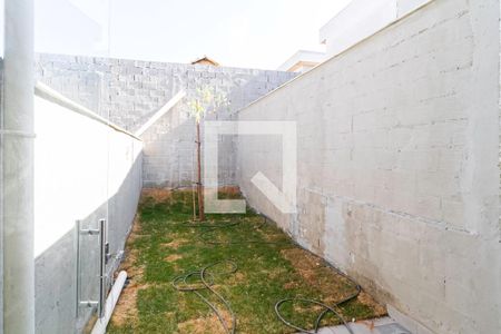 Casa à venda com 70m², 2 quartos e 2 vagas Casa à venda com 70m², 2 quartos e 2 vagasQuintal