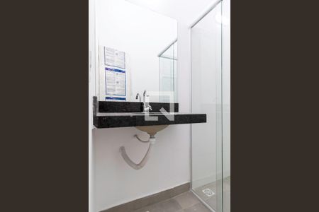 Casa à venda com 70m², 2 quartos e 2 vagas Casa à venda com 70m², 2 quartos e 2 vagasBanheiro da suíte 1