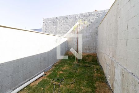 Casa à venda com 70m², 2 quartos e 2 vagas Casa à venda com 70m², 2 quartos e 2 vagasQuintal