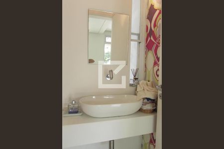 Casa à venda com 425m², 4 quartos e 4 vagasBanheiro 2