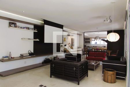 Sala de casa à venda com 4 quartos, 425m² em Caxingui, São Paulo