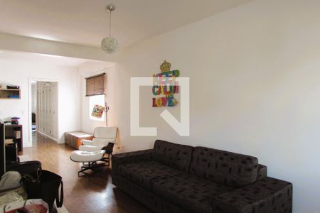 Casa à venda com 425m², 4 quartos e 4 vagasSala