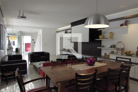 Sala de casa à venda com 4 quartos, 425m² em Caxingui, São Paulo