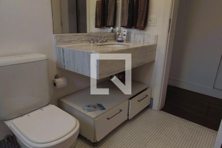 Casa à venda com 425m², 4 quartos e 4 vagasBanheiro 2