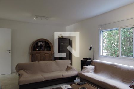 Casa à venda com 425m², 4 quartos e 4 vagasSala