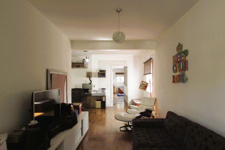 Casa à venda com 425m², 4 quartos e 4 vagasSala