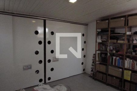 Casa à venda com 425m², 4 quartos e 4 vagasQuarto de Serviço