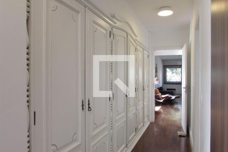 Casa à venda com 425m², 4 quartos e 4 vagasCorredor