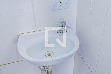 Banheiro de apartamento para alugar com 1 quarto, 18m² em Vila Baruel, São Paulo