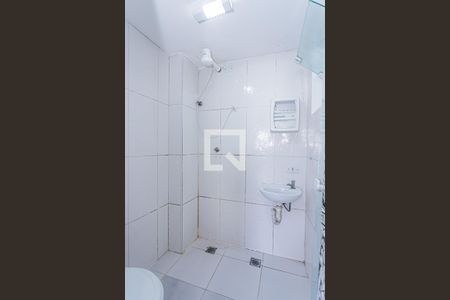 Banheiro de apartamento para alugar com 1 quarto, 18m² em Vila Baruel, São Paulo