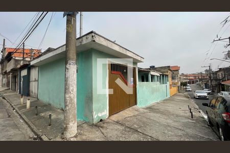 Casa à venda com 99m², 2 quartos e 1 vaga Casa à venda com 99m², 2 quartos e 1 vagaFachada