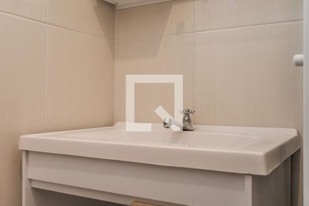 Banheiro de apartamento para alugar com 1 quarto, 29m² em Floresta, Porto Alegre