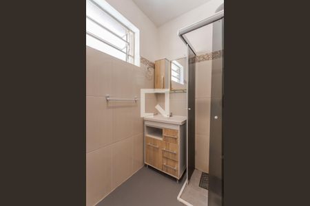 Banheiro de apartamento para alugar com 1 quarto, 29m² em Floresta, Porto Alegre