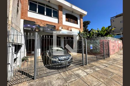 Casa à venda com 208m², 3 quartos e 6 vagasFachada