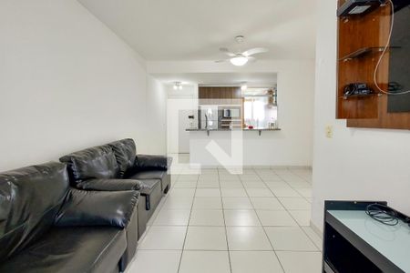 Sala de apartamento para alugar com 2 quartos, 70m² em Mirim, Praia Grande