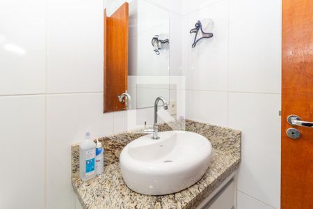 Casa de condomínio à venda com 200m², 3 quartos e 4 vagasBanheiro da Suíte 2