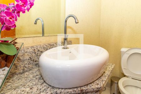 Casa de condomínio à venda com 200m², 3 quartos e 4 vagasLavabo 2