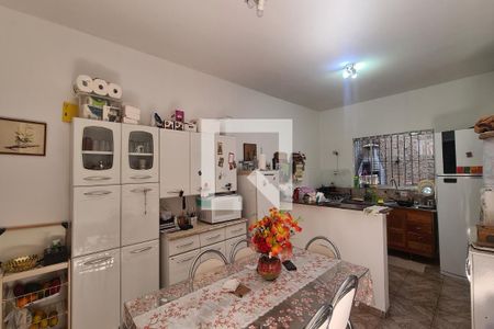 Casa à venda com 250m², 4 quartos e 2 vagas Casa à venda com 250m², 4 quartos e 2 vagasCozinha