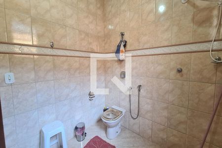 Casa à venda com 250m², 4 quartos e 2 vagas Casa à venda com 250m², 4 quartos e 2 vagasBanheiro 2