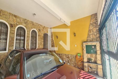 Casa à venda com 250m², 4 quartos e 2 vagas Casa à venda com 250m², 4 quartos e 2 vagasGaragem
