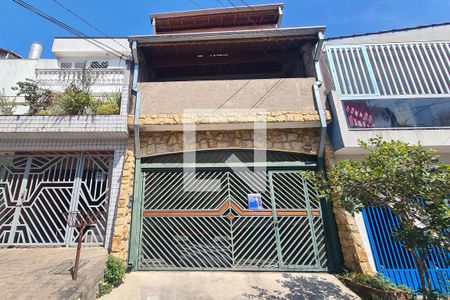 Casa à venda com 250m², 4 quartos e 2 vagas Casa à venda com 250m², 4 quartos e 2 vagasFachada