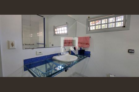 Casa à venda com 380m², 3 quartos e 8 vagasBanheiro Quarto 1 suíte