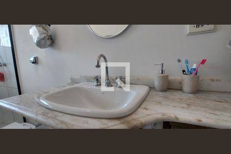 Casa à venda com 380m², 3 quartos e 8 vagasBanheiro 2