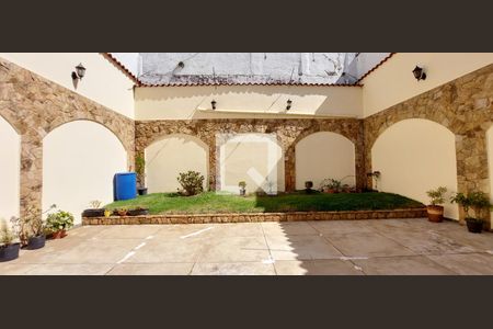 Casa à venda com 380m², 3 quartos e 8 vagasQuintal