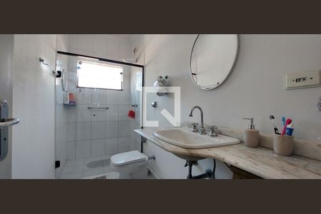 Casa à venda com 380m², 3 quartos e 8 vagasBanheiro 2