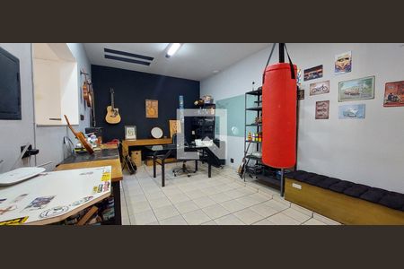 Casa à venda com 380m², 3 quartos e 8 vagasEstúdio