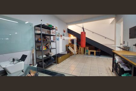 Casa à venda com 380m², 3 quartos e 8 vagasEstúdio