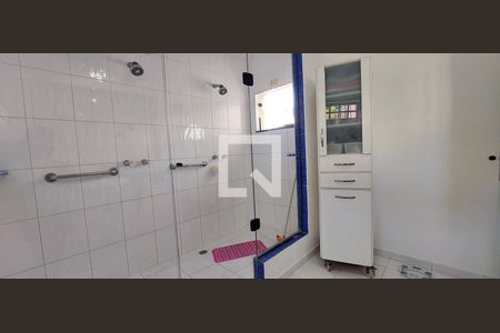 Casa à venda com 380m², 3 quartos e 8 vagasBanheiro Quarto 1 suíte