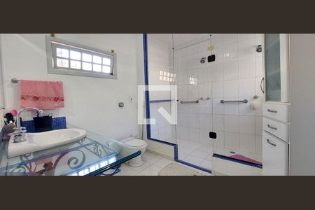 Casa à venda com 380m², 3 quartos e 8 vagasBanheiro Quarto 1 suíte