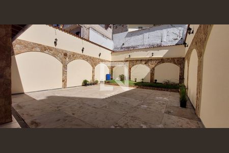 Casa à venda com 380m², 3 quartos e 8 vagasQuintal