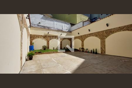 Casa à venda com 380m², 3 quartos e 8 vagasQuintal