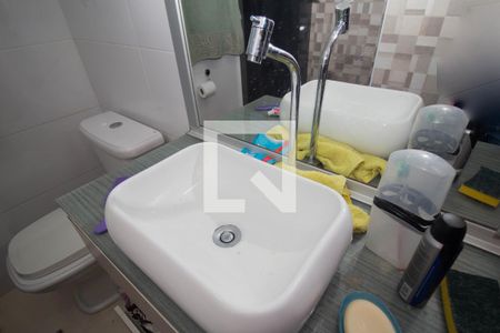 Casa à venda com 165m², 3 quartos e 2 vagas Casa à venda com 165m², 3 quartos e 2 vagasBanheiro