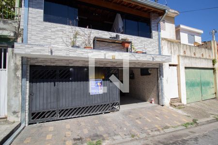 Casa à venda com 165m², 3 quartos e 2 vagas Casa à venda com 165m², 3 quartos e 2 vagasFachada