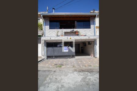 Casa à venda com 165m², 3 quartos e 2 vagas Casa à venda com 165m², 3 quartos e 2 vagasFachada