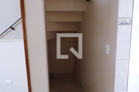 Casa de condomínio para alugar com 70m², 2 quartos e 1 vagaEscada