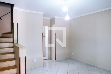 Sala de casa de condomínio para alugar com 2 quartos, 70m² em Vila Voturuá, São Vicente