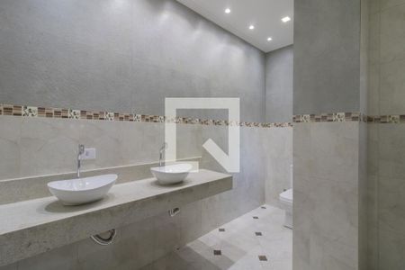 Casa à venda com 295m², 3 quartos e 2 vagasBanheiro da Suíte 1